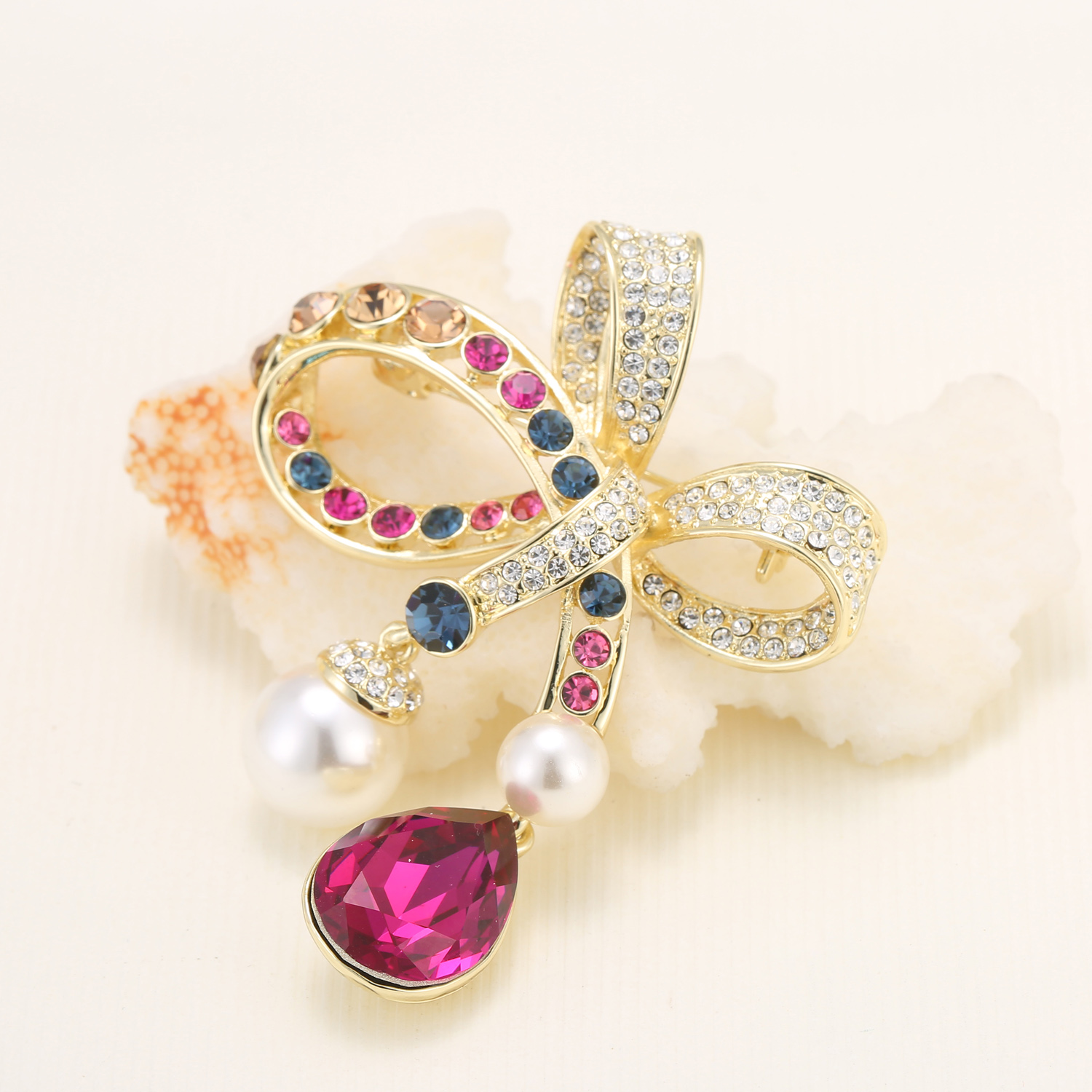  Brooches 