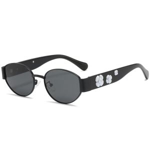 Oval Sunglasses with 3 Flowers Details