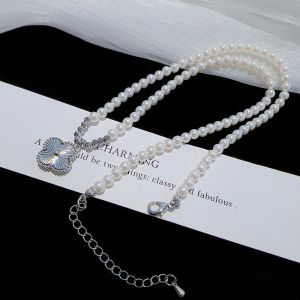 Timeless Pearl & Clover Pendant Necklace in Silver NEK551