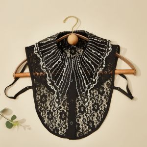 Butterfly wings fake collar in Black 7744