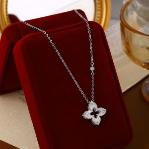 Dainty Four Petals Necklace in Silver NEK550