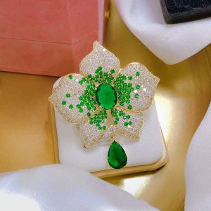Sparkle Flower Teardrop Brooch in Green 1595