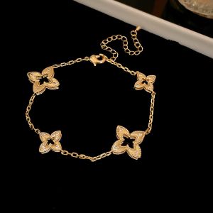 Delicate Four Petals Clover Bracelet in Gold 