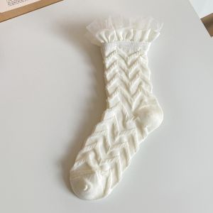 SD090 Elegant Ruffled Lace Ankle Socks in White
